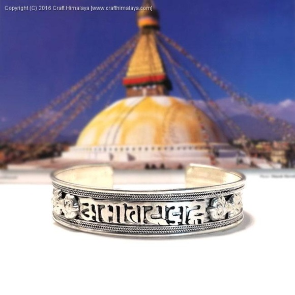 Tibetan White Metal OM Mantra Unisex Bracelet - Picture 1 of 3